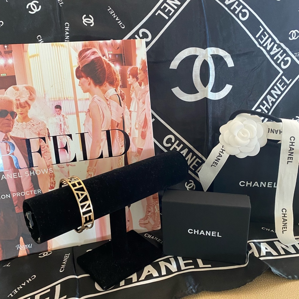SOLD-DO NOT BUY‼️Vintage Chanel Cut Out CC Logo Letters Cuff
